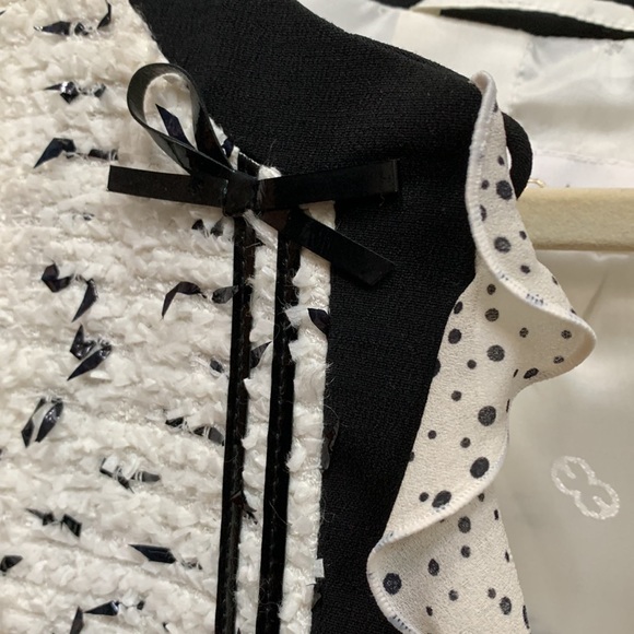Escada Boucle Tweed Ruffle Edge Jacket Black White Faux Patent Bow Sequin Trim - Picture 8 of 16